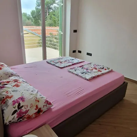 Karlos Apartment